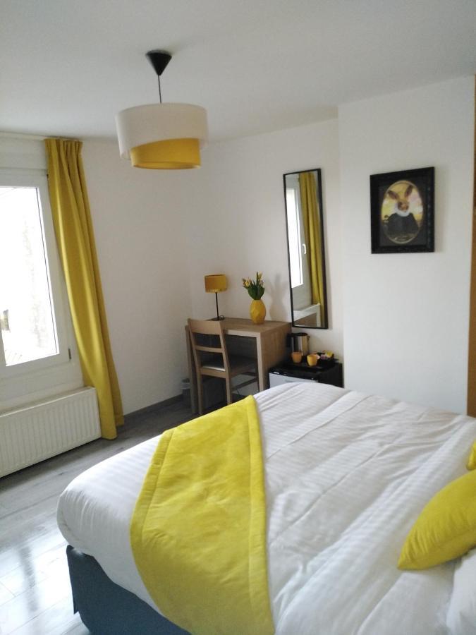 Les Remparts Hotel La Madelaine-sous-Montreuil Luaran gambar