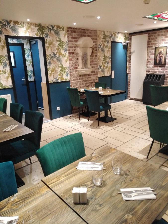 Les Remparts Hotel La Madelaine-sous-Montreuil Luaran gambar