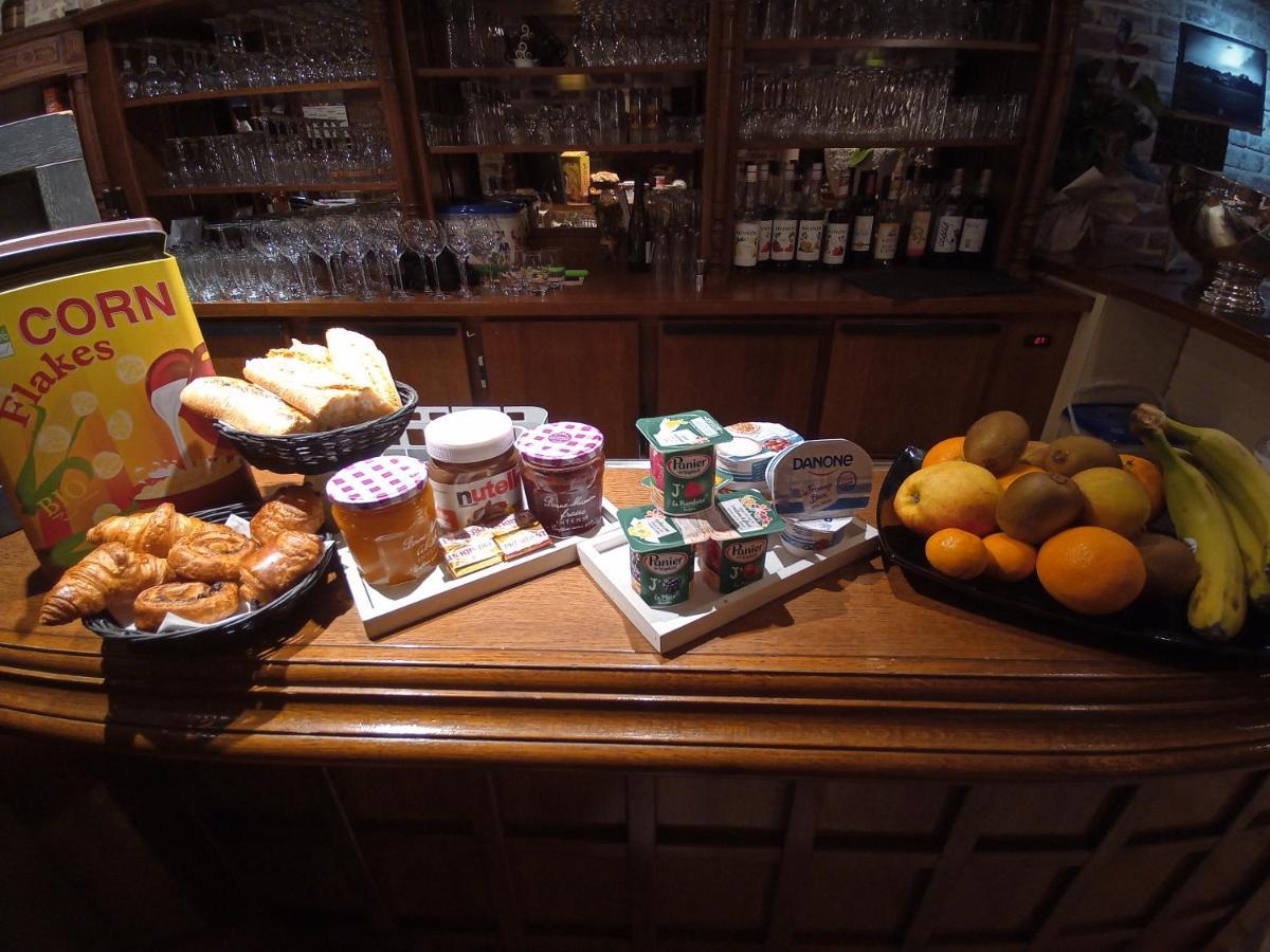 Les Remparts Hotel La Madelaine-sous-Montreuil Luaran gambar